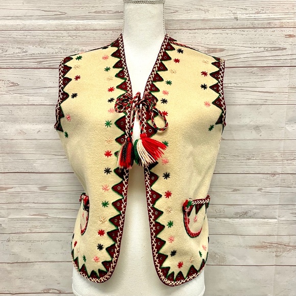 Source Unknown Cream and Red Embroidered Vest - Picture 2 of 8